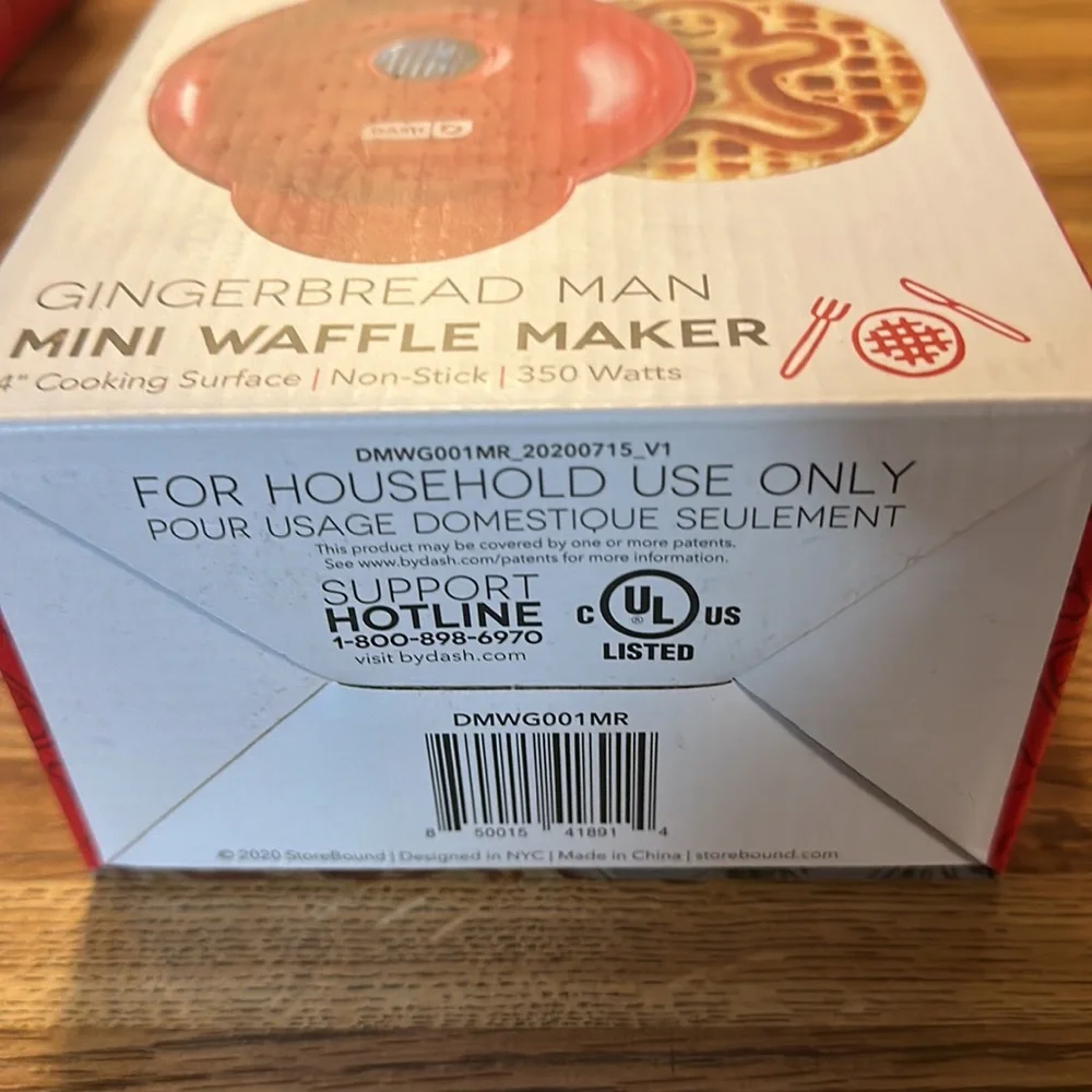 DASH MINI GINGERBREAD WAFFLE MAKER: RED: NEW IN BOX